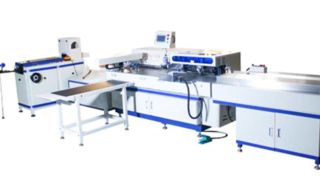 Punzonatrice e rilegatrice automatica per la formazione di fili a doppio anello