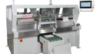 Macchina per la formatura e la rilegatura di bobine di plastica HXPS420
