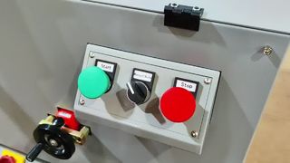 La pressa per appiattimento e scanalatura è una macchina integrata per appiattimento e scanalatura utilizzata in hardc